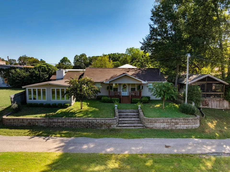 Beautiful White River Side 2-Bedroom House in Augusta, Arkansas